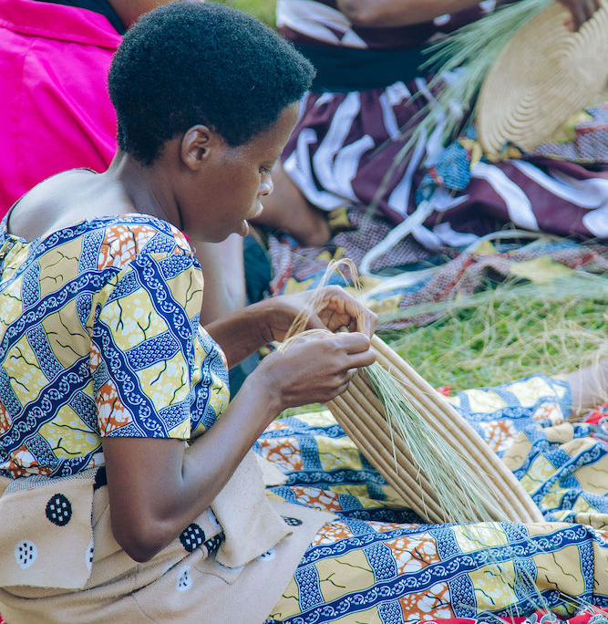 Weaving placemats and outer container in community