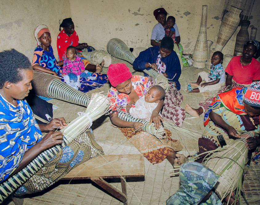 Children often join the weaving circles with their mothers and grandmothers.